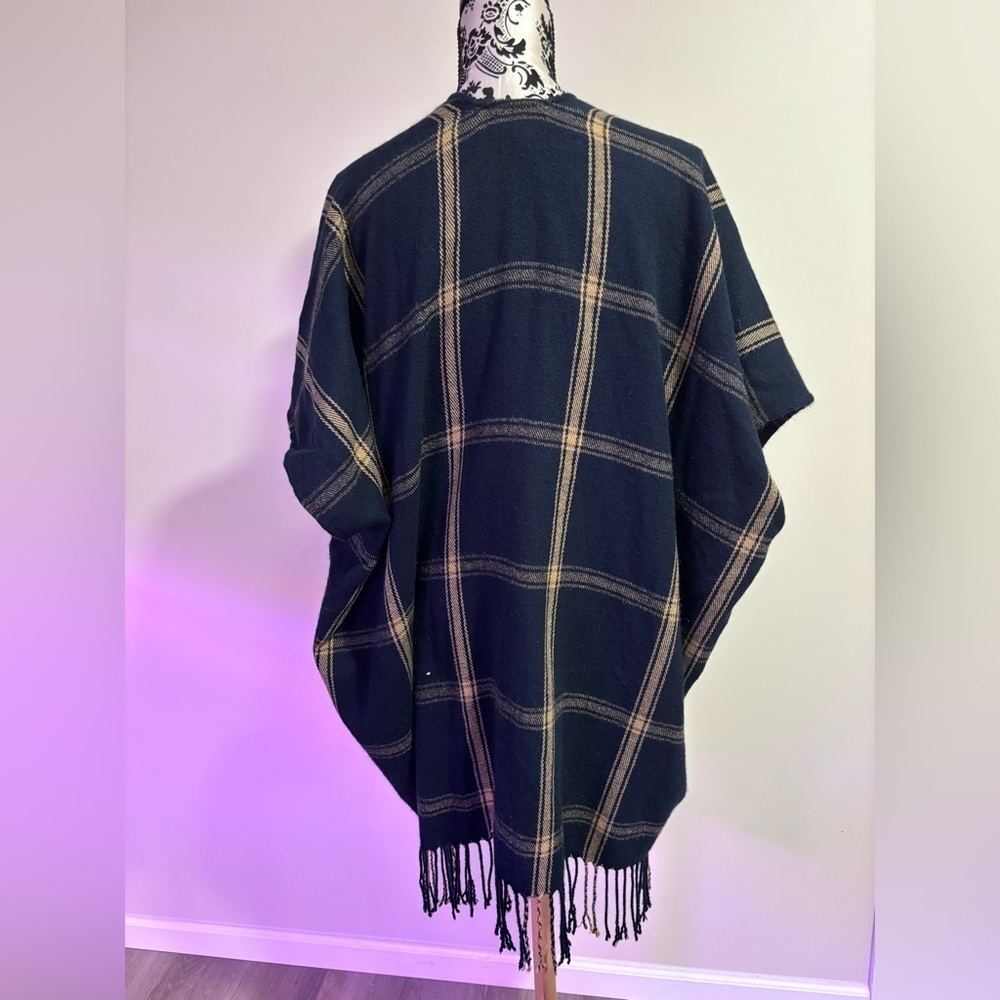 Loft Navy and Tan Plaid Poncho/shawl​​​​​ - Picture 6 of 8